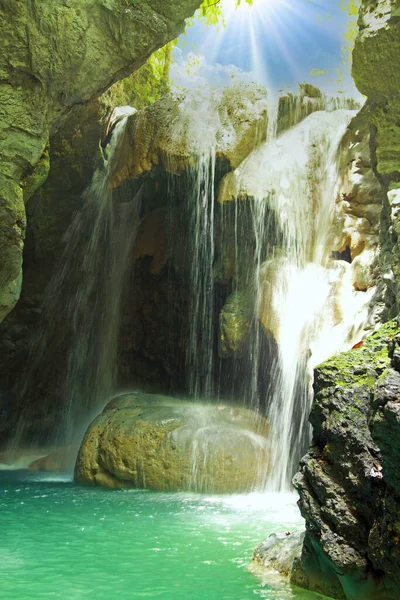 Beautiful Caribbean Jungle Cave Waterfall Sun Rays Natural Water Pool — стоковое фото