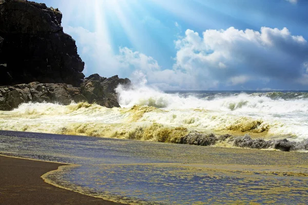 Heavy Violent Surf Waves Breaking Secluded Black Lava Sand Beach — Stok fotoğraf