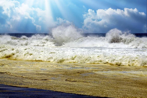 Heavy Violent Dramatic Surf Waves Crashing Secluded Black Lava Sand — стокове фото