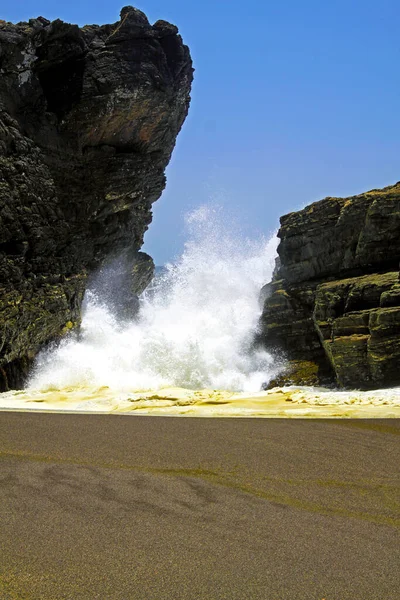 Secluded Black Lava Sand Beach Cove Powerful Heavy Violent Surf — Stock Photo, Image