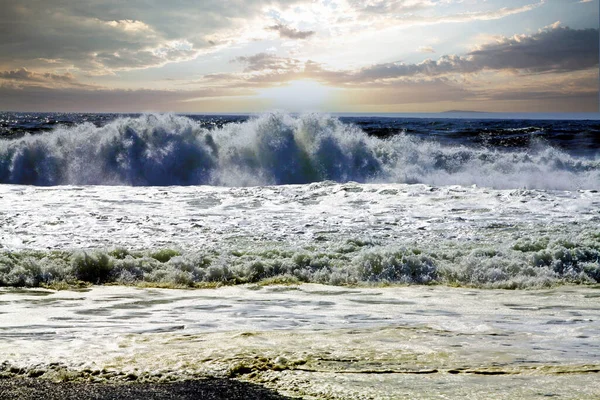 Beautiful Evening Ocean Landscape Heavy Surf Waves Sea Spray Foam — Stok fotoğraf