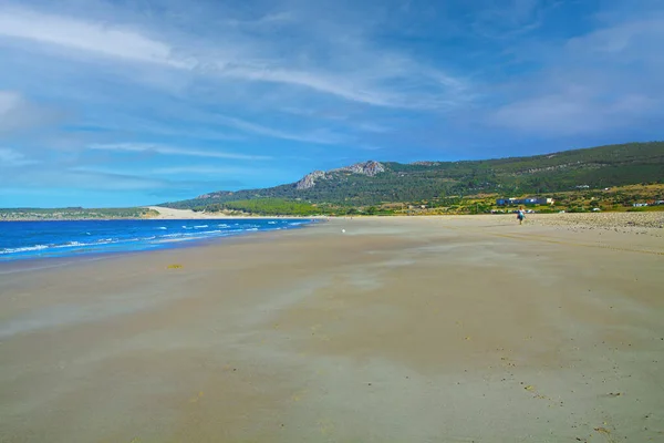 Ruhiger Morgen Leerer Strand Ebbe Atlantik Grüne Hügel Zahara Los — Stockfoto