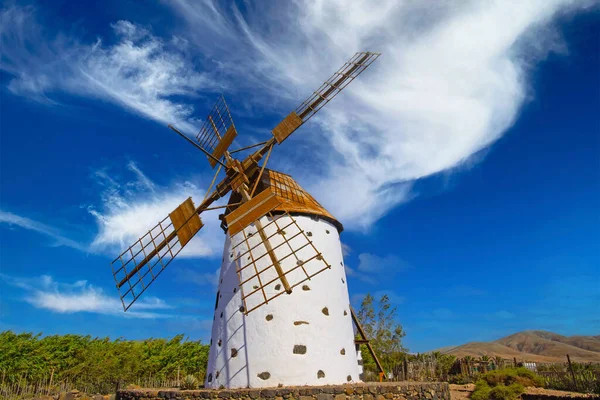 One Beautiful Spanish Isolated Ancient White Traditional Stone Windmill Brown — Stock Photo, Image