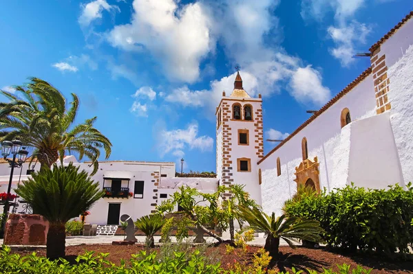 Piękny Kolonialny Styl Wyspy Kanaryjskiej Typowy Tradycyjny Kościół Białe Domy — Zdjęcie stockowe