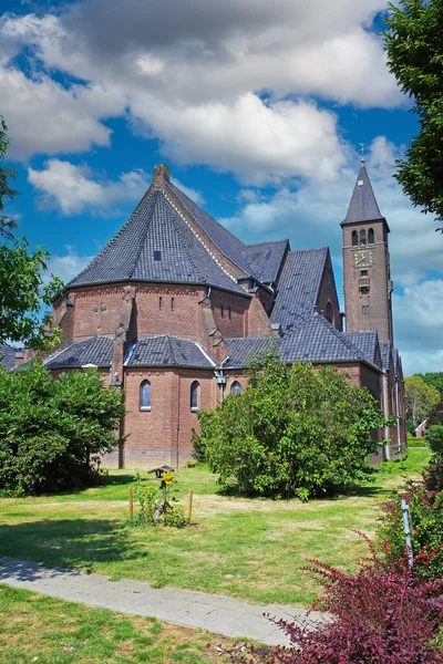 Gyönyörű Neogótikus Középkori Szent Rochus Templom Zöld Kerti Fák Limburg — Stock Fotó