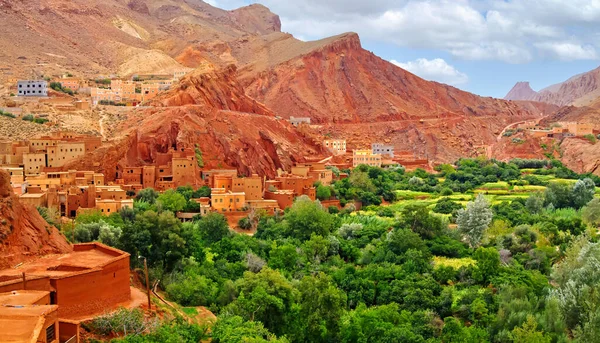 Beautiful Moroccan Red Mountain Valley Landscape Green Oasis Historical Clay — Zdjęcie stockowe