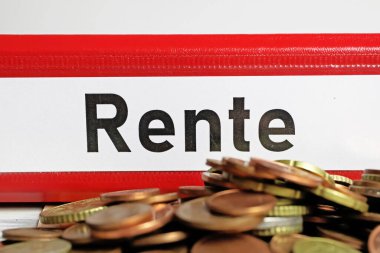 Almanca Rente (engl) ile izole edilmiş kırmızı dosya dizininin kapatılması. Çeviri: emeklilik, avro para yığınları