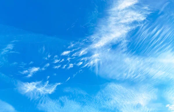 Sirrus Sirokümülüs Bulutlarıyla Issız Bir Yer Rüzgâr Tarafından Sürüklenmiş Açık — Stok fotoğraf