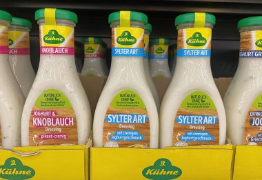 Heinsberg, 9 Ekim. 2022: Hastane duvarındaki imzaya odaklan, Alman harfleri arztlicher not dienst