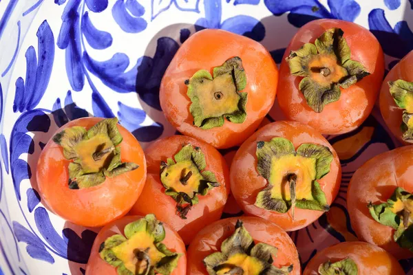 Several Ripe Orange Persimmons Lie Side Side Traditional Ceramic Bowl — Stock Photo, Image