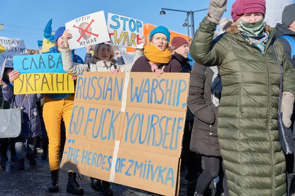 Helsinki Finland February 2022 Demonstrators Rally Russias Military Aggression Occupation — Zdjęcie stockowe