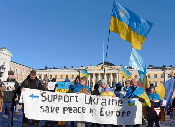 Helsinki Finlande Février 2022 Manifestants Lors Rassemblement Contre Agression Militaire — Photo