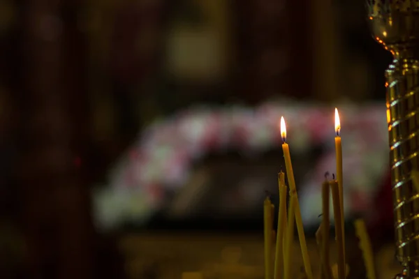정교회에 있는 촛불들. 문자를 위한 공간. 배경 — 스톡 사진