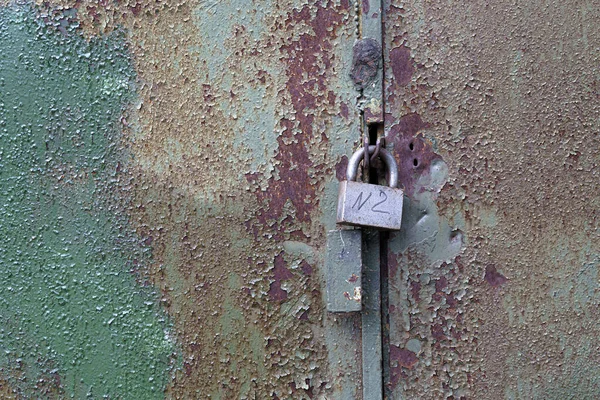 Forgotten Old Gray Door Locked — Stockfoto