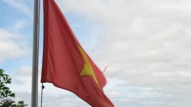 Kızıl Vietnam Ulusal Bayrağı 'nın ortalarında altın bir yıldızla
