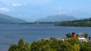 Lomond Gölü, Lomond Vapuru ve Loch Lomond. Ben Lomond 'la birlikte İskoçya' da bir yaz gününde.