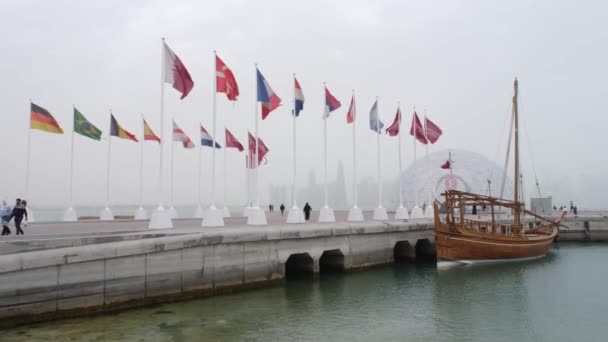 Doha Katar Januar 2022 Mehrere Flaggen Auf Dem Weg Zur — Stockvideo