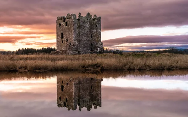 Puesta Sol Invierno Sobre Castillo Threave Reflejando Río Dee Castillo — Foto de Stock