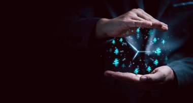 Zaman ve para yönetimi kavramı için arka planda dolar işareti olan sanal saate el koruması.