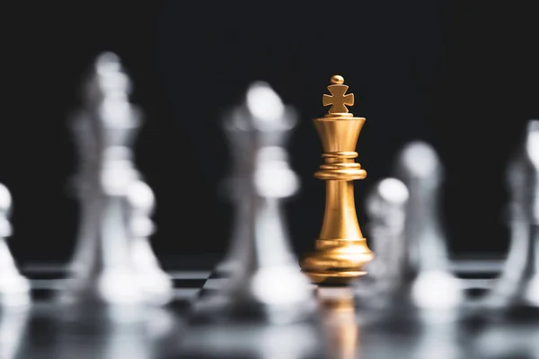 Golden King Chess Encounter Silver Chess Enemy Dark Background Connection — Stock Photo, Image