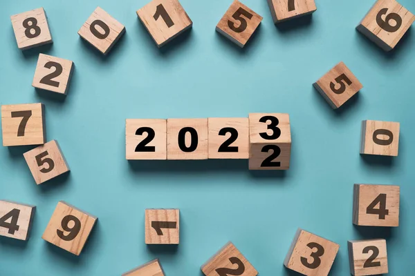 Flipping 2022 2023 Wooden Block Cube Other Number Preparation New — Stockfoto