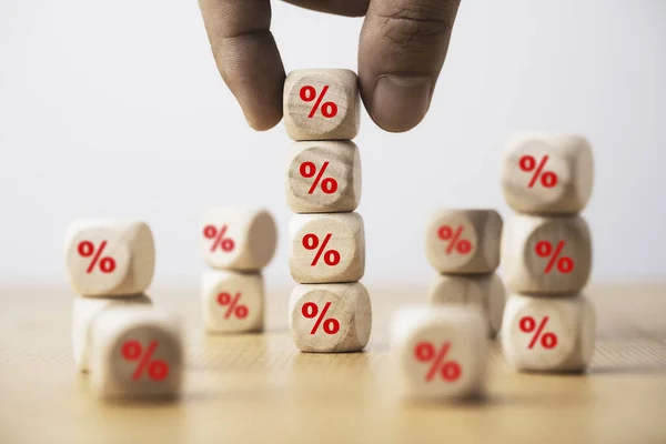 Handbedrijf Stapelen Rode Percentage Teken Afdrukscherm Houten Kubus Blok Voor — Stockfoto