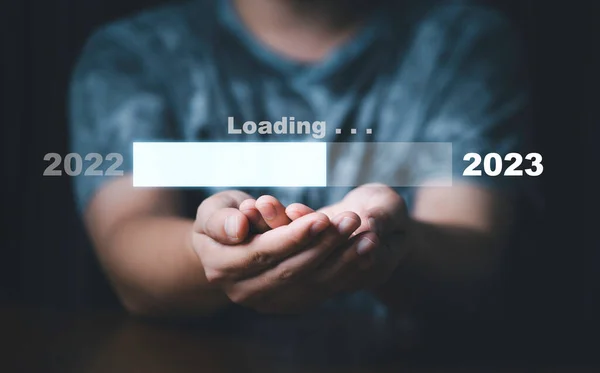 Businessman Holding Virtual Loading Bar Count 2022 2023 Year Preparation — Stockfoto