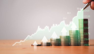 Yatırımcı el yazısı borsa grafiği yükselterek borsa yatırım analizi kavramına para yığıyor..