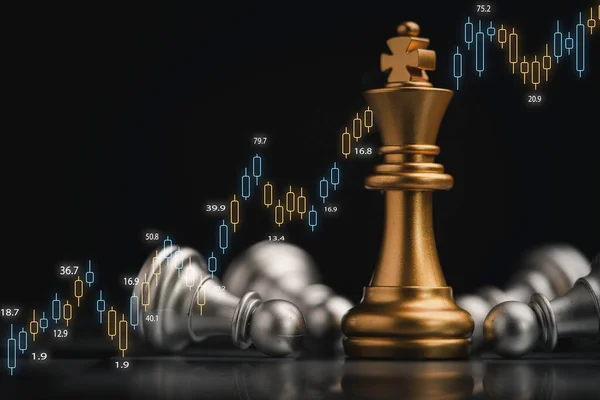 Golden King Standing Silver Pawn Chess Falling Stock Market Graph — 图库照片