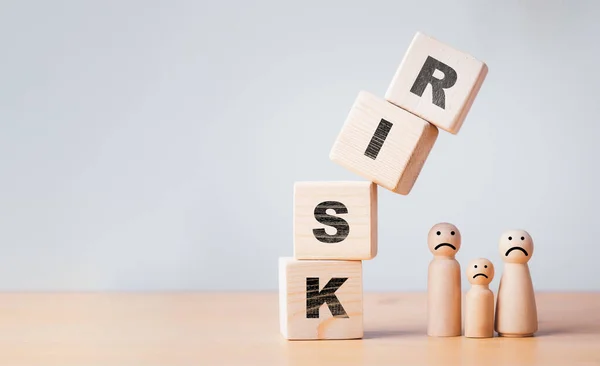 Risk Wooden Block Cube Falling Family Wooden Figure Health Assurance — Stock Fotó