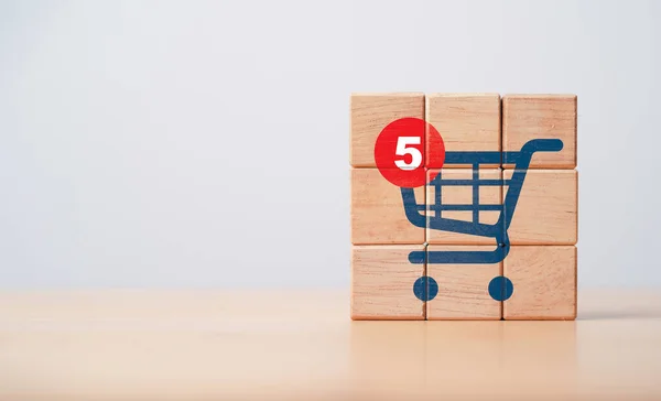 Notification Number Shopping Trolley Cart Icon Print Screen Wooden Cube — ストック写真