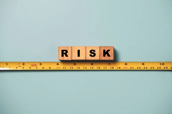 Kockázatelemzés Kezelés Koncepciója Érdekében Kockázatelemzési Képernyő Nyomtatása Kockákra Sárga Szalagos — Stock Fotó