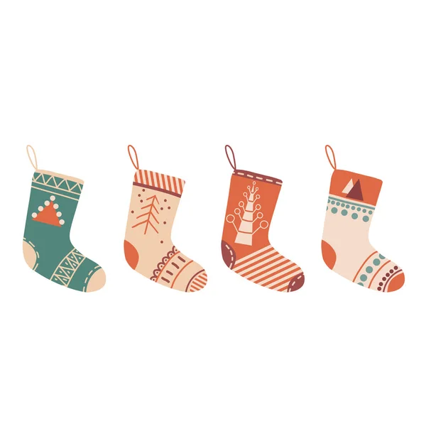 Varios calcetines de Navidad o medias con diferentes patrones. Elemento decorativo tradicional. Medias y calcetines de vacaciones adornados — Vector de stock
