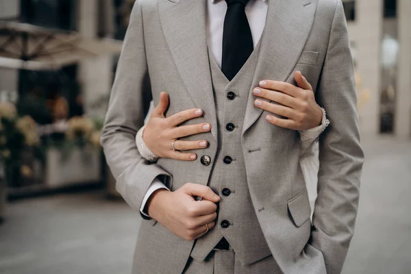 Close Bride Standing Groom Hugging Tenderness Man Wearing Costume Marrying — Stock Photo, Image