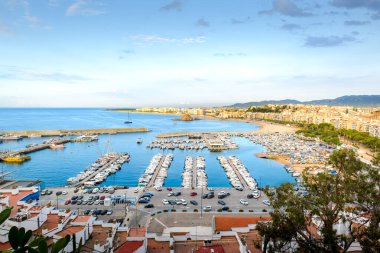 İspanya 'da Arbor plajı ve şehir Blanes