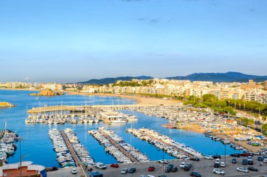 İspanya 'da Arbor plajı ve şehir Blanes