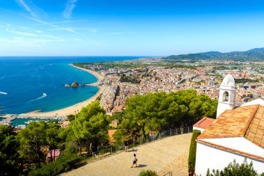 Blanes Plajı ve Sahili İspanya 'da Castell Sant Joan' dan görüldü.