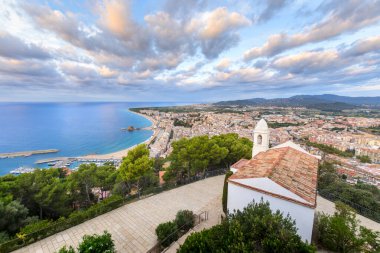 Blanes Plajı ve Sahili İspanya 'da Castell Sant Joan' dan görüldü.