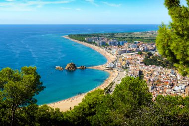 Blanes Plajı ve Sahili İspanya 'da Castell Sant Joan' dan görüldü.