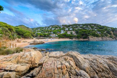 Güzel Sant Francesc deresi ve İspanya Blanes plajı