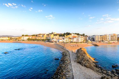 Sa Palomera 'dan Blanes şehri ve plajı İspanya' da sabah