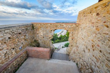 Castell Sant Joan Blanes şehri ve İspanya 'da sabah ışıkları