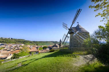 La Sallette yel değirmeni ve Lautrec köyü, Tarn, Fransa