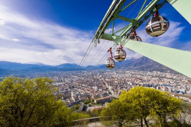 Grenoble şehir ve teleferik Fransa Bastille bakış açısından görmek
