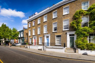 İngiltere, Londra 'da Notting Hill bölgesinde renkli evler