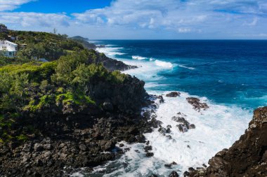 Reunion Adası büyük mavi gökyüzü güneşli bir gün boyunca dağ geçidi des Cafres