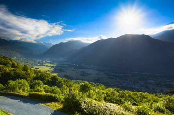 Долина Пик Пиренейских Гор Голубым Небом Франция — стоковое фото