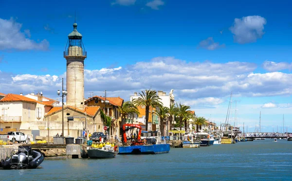 Port Camargue feneri ya da Fransa 'daki Grau du Roi şehri