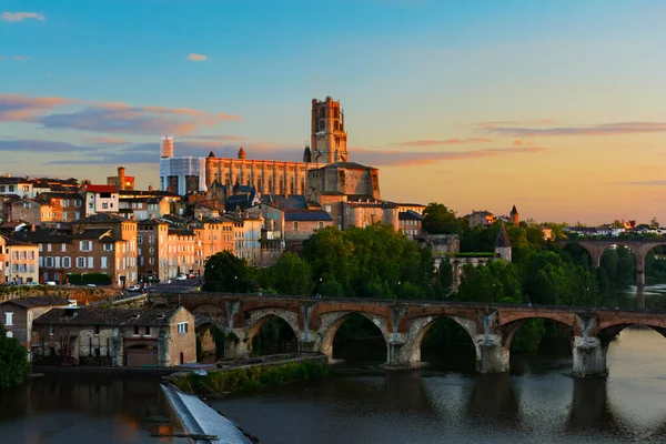 日没時のフランスのアルビ市の風景 — ストック写真