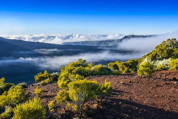 Krajobraz Klifów Wulkanicznych Obszarze Reunion Island Błękitnego Nieba — Zdjęcie stockowe